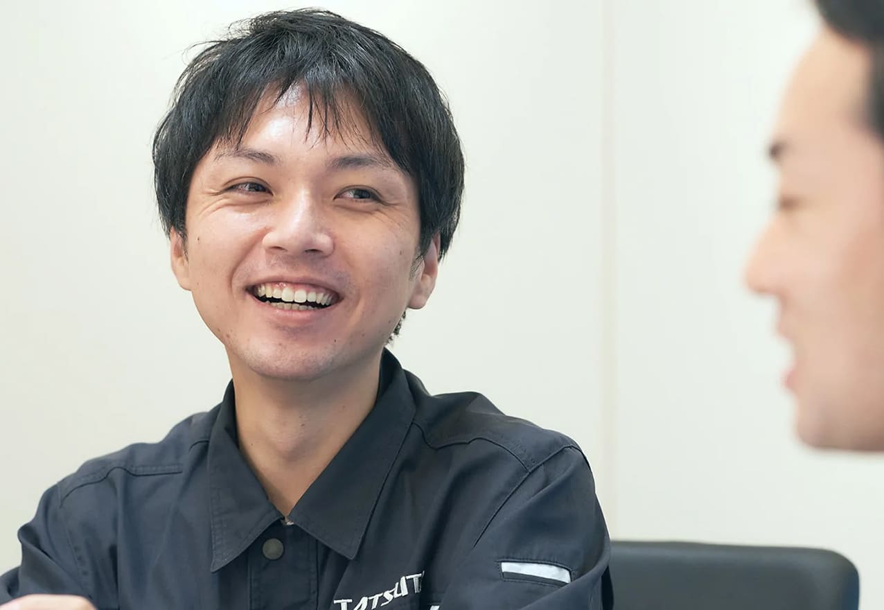 Kさんに語り掛けるYさん