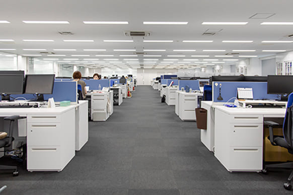 本社オフィスで働く社員の様子